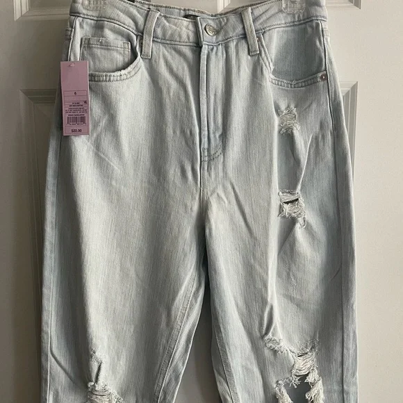NWT Women’s Super High Rise Distressed Mom Jeans, Size 6 - Picture 5 of 7